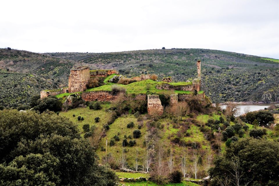Les ruines du Château Templier de Alba de Aliste
