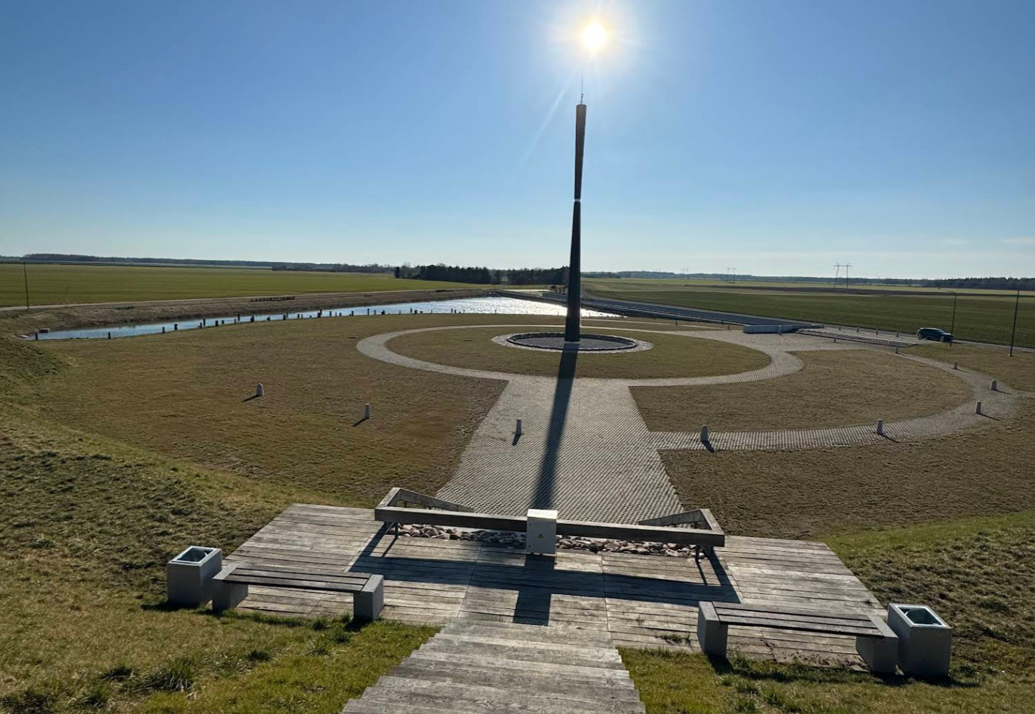 Le paysage et le monument autour à l'emplacement de la bataille de Šiauliai