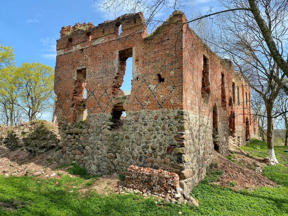 Ruines du Château Teutonique de Kamenskoye (Saalau)