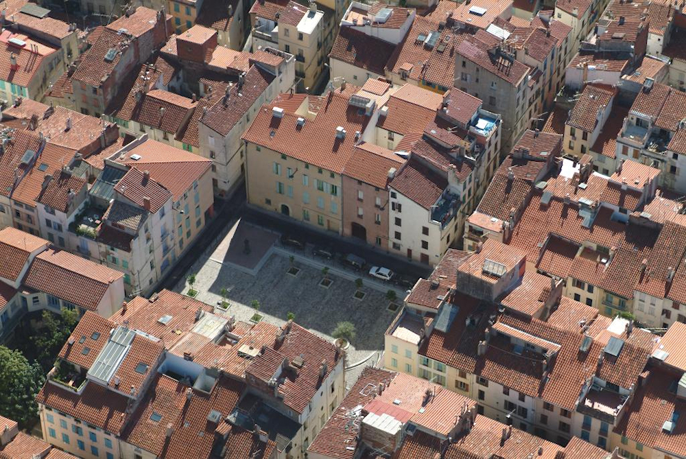 Vue aérienne de la place des Templiers de Perpignan