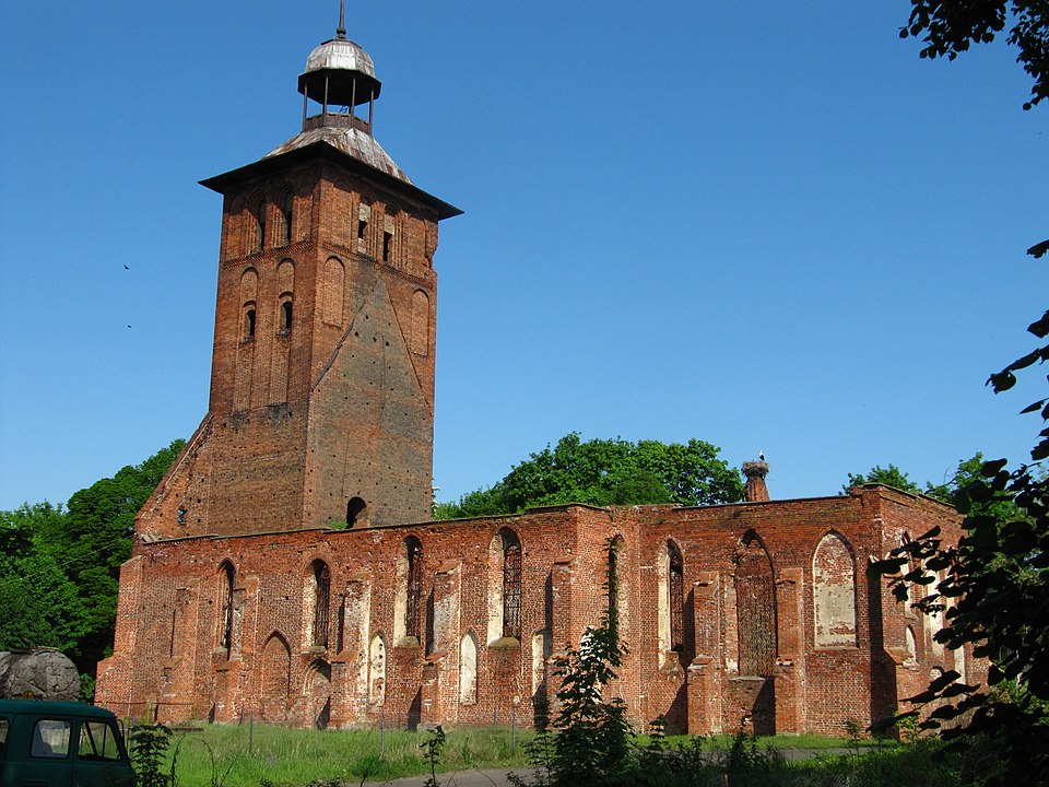 Ruines de l'église teutonique de St Jacques à Znamensk